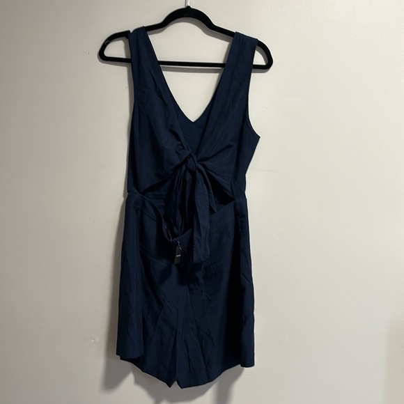 Club Monaco Womens Madria Romper Sz 8 Navy Blue Crepe V-back Coastal NWT - Picture 5 of 8